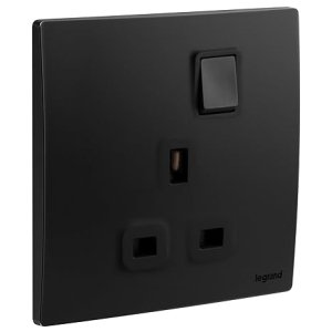 13A 1 GANG SWITCHED SOCKET MATT BLACK